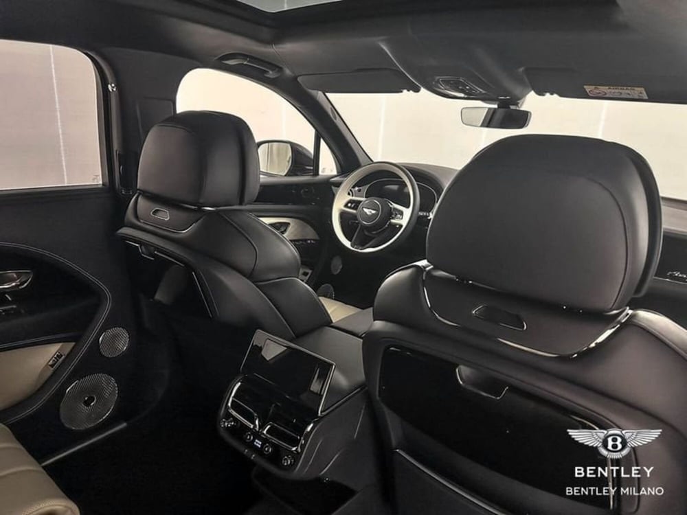 Bentley Bentayga nuova a Milano (13)