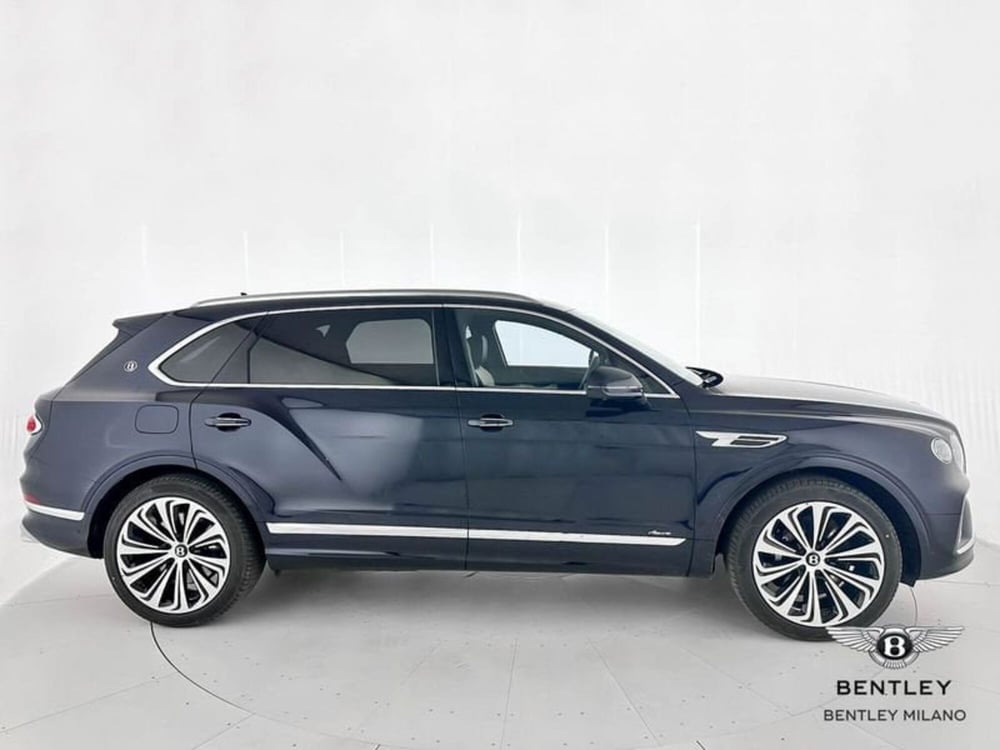 Bentley Bentayga nuova a Milano (6)