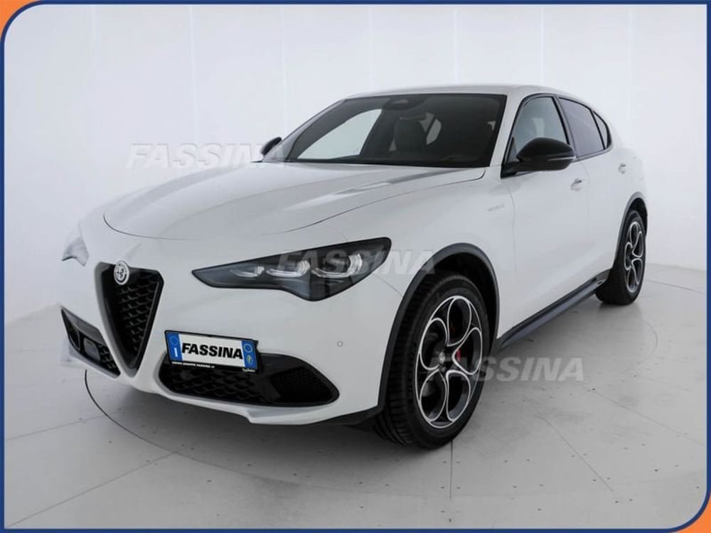 Alfa Romeo Stelvio nuova a Milano (3)