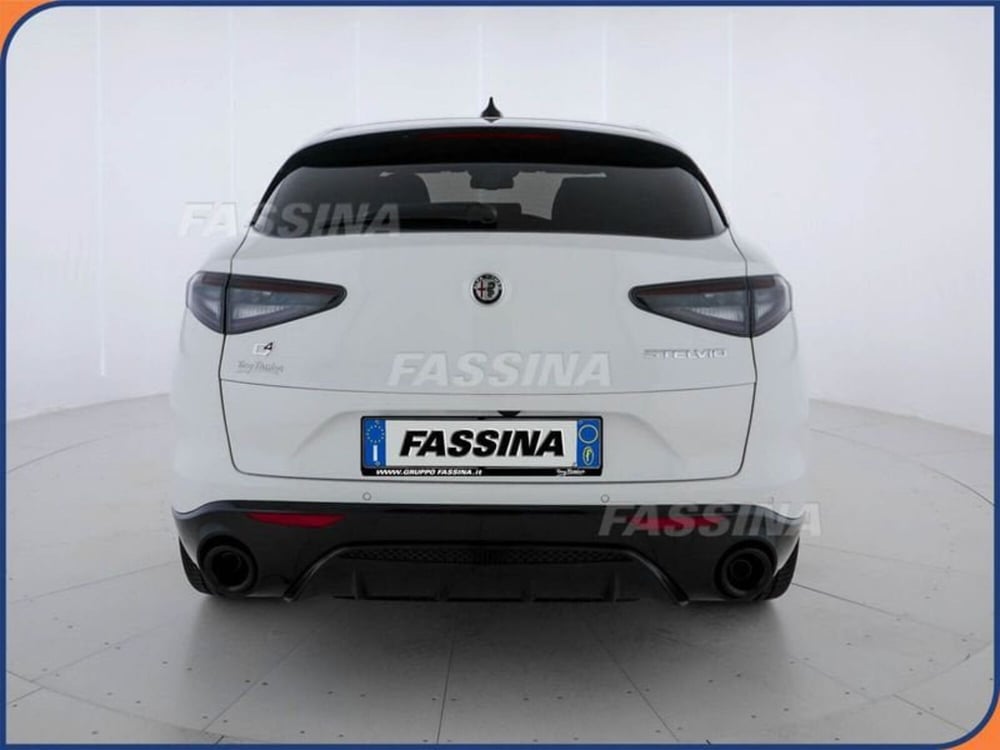 Alfa Romeo Stelvio nuova a Milano (5)