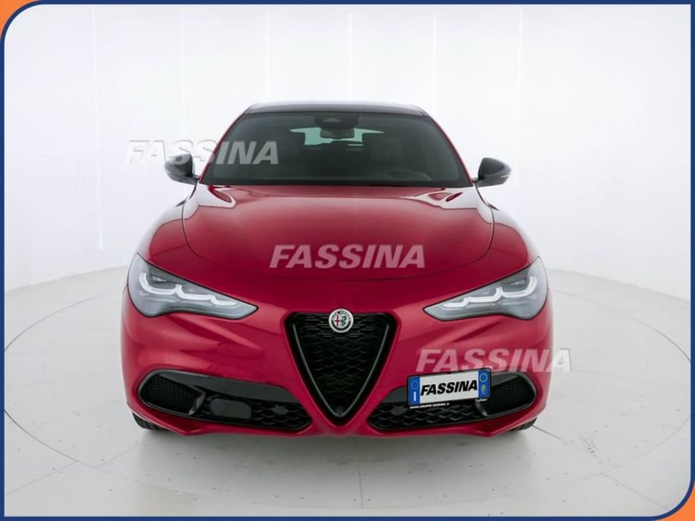 Alfa Romeo Stelvio nuova a Milano (2)