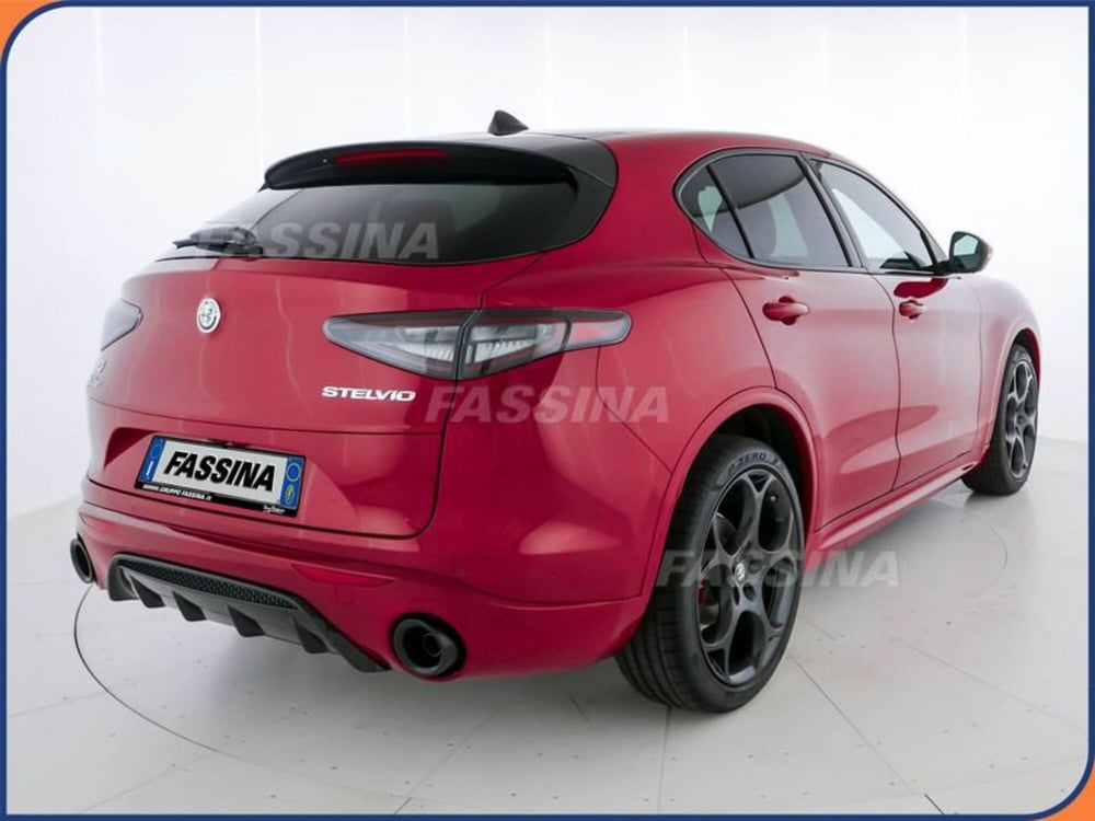 Alfa Romeo Stelvio nuova a Milano (5)