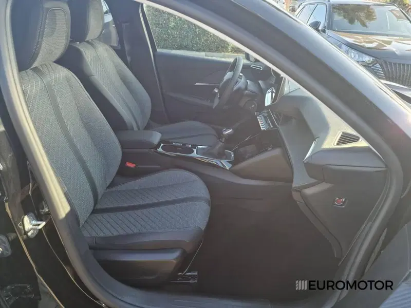 Peugeot 208 nuova a Bari (14)