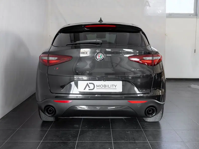 Alfa Romeo Stelvio usata a Foggia (2)