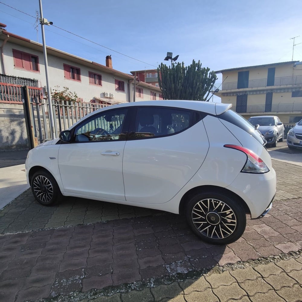 Lancia Ypsilon usata a Catania (2)