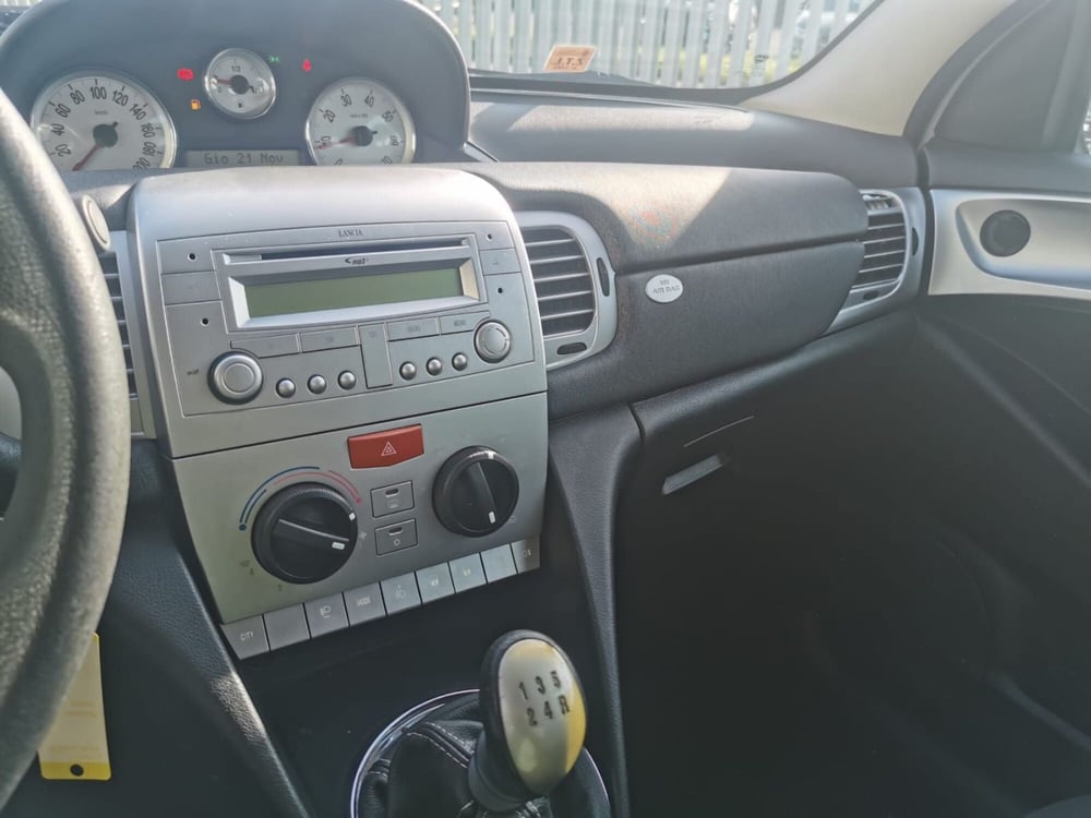 Lancia Ypsilon usata a Arezzo (10)