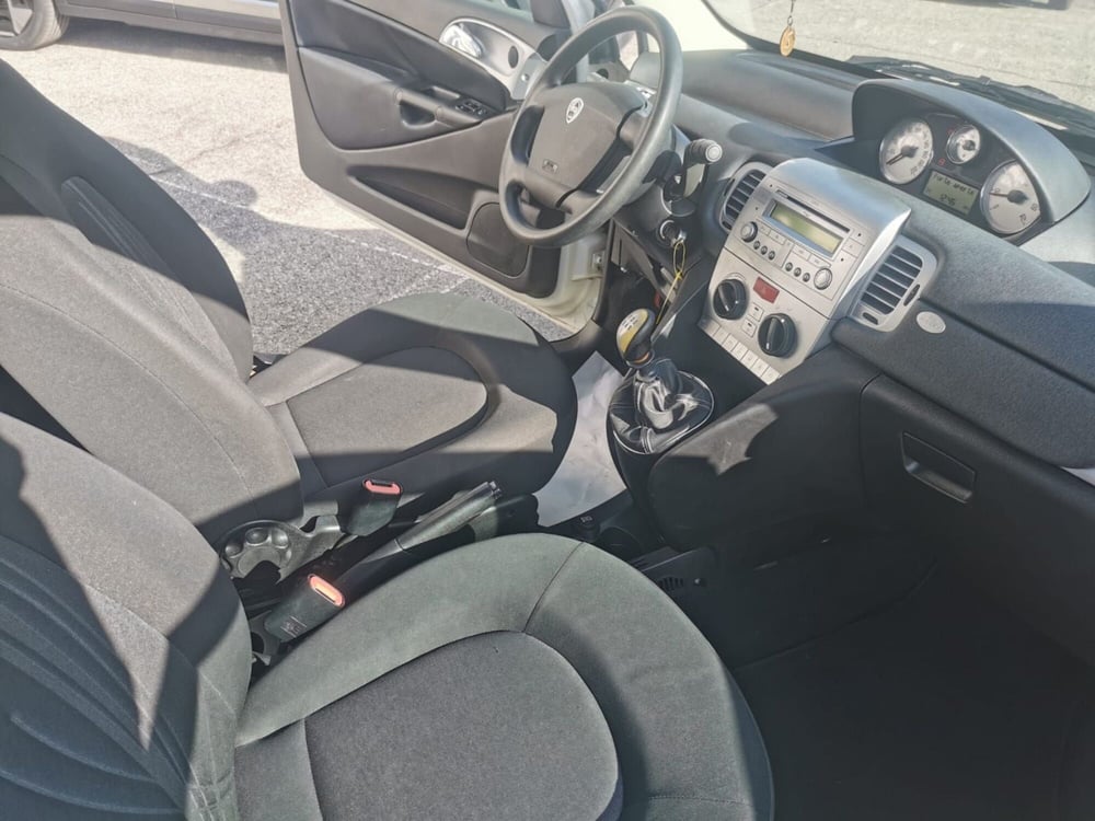 Lancia Ypsilon usata a Arezzo (11)