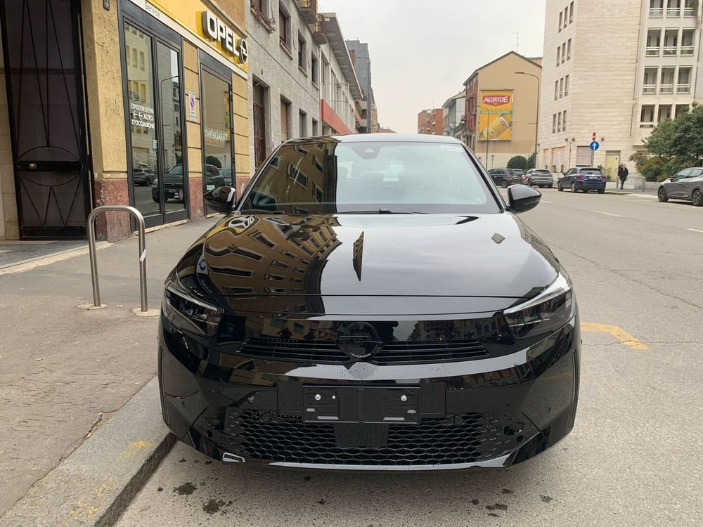 Opel Corsa nuova a Milano (2)