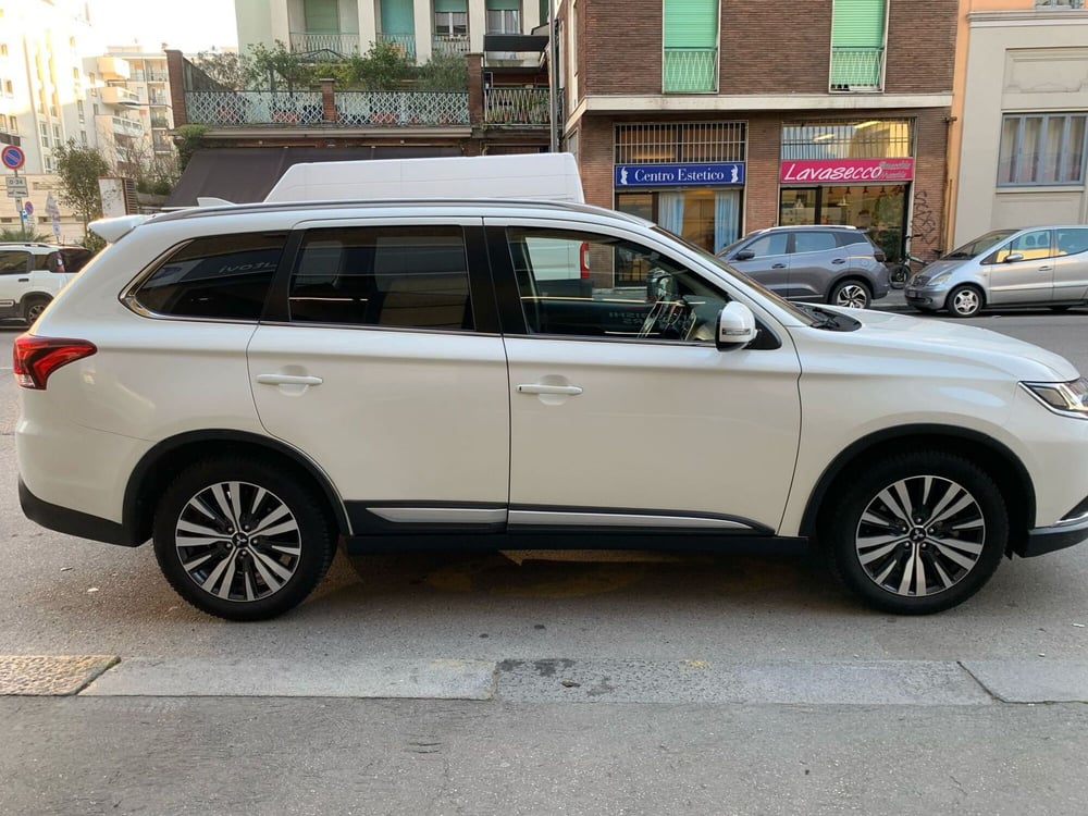 Mitsubishi Outlander usata a Milano (4)