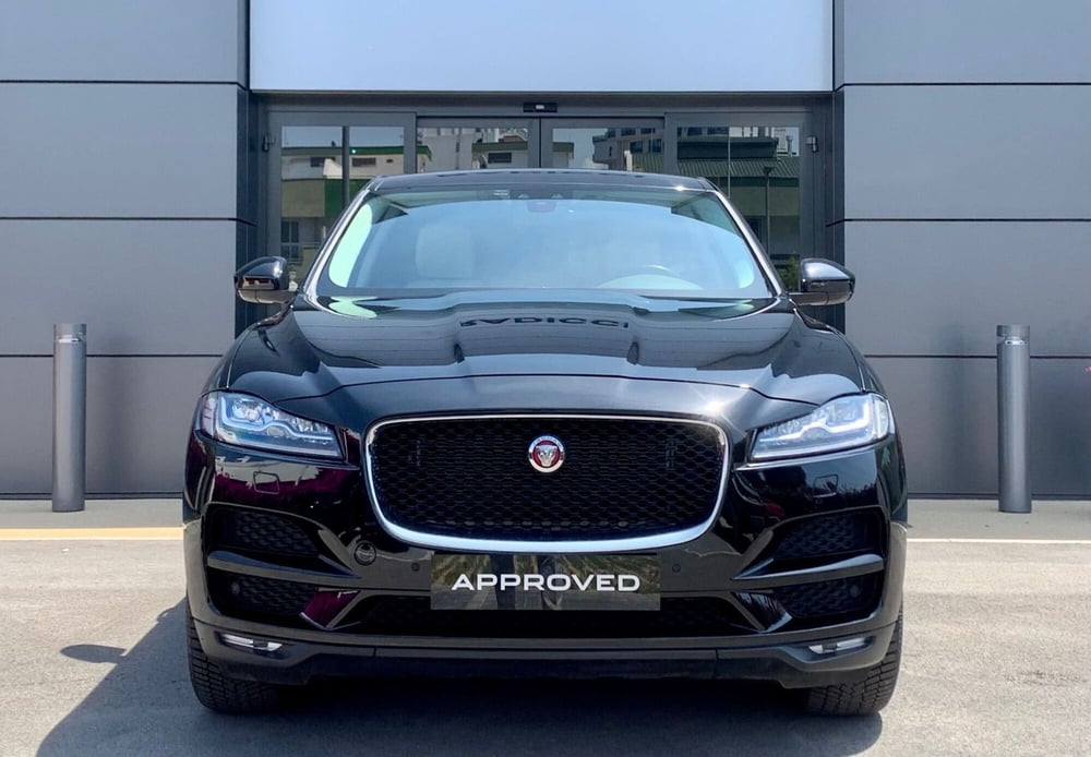 Jaguar F-Pace usata a Bari (8)