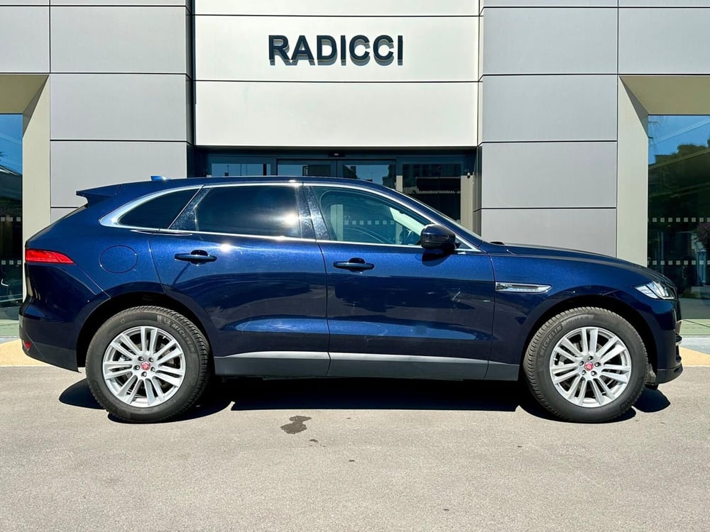 Jaguar F-Pace usata a Bari (6)