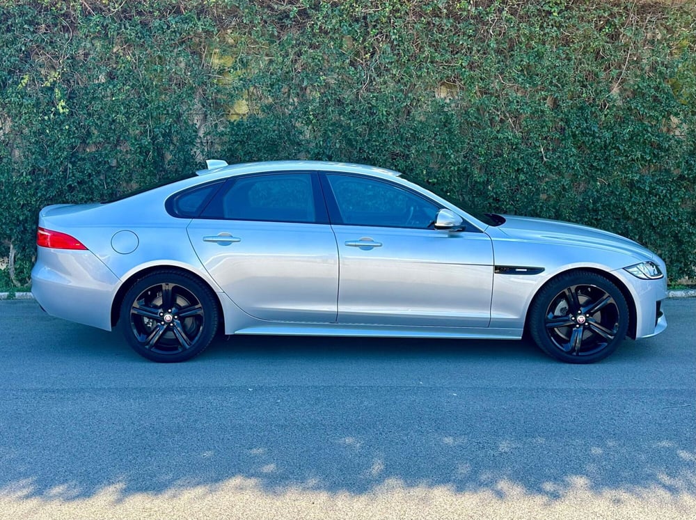 Jaguar XF usata a Bari (6)