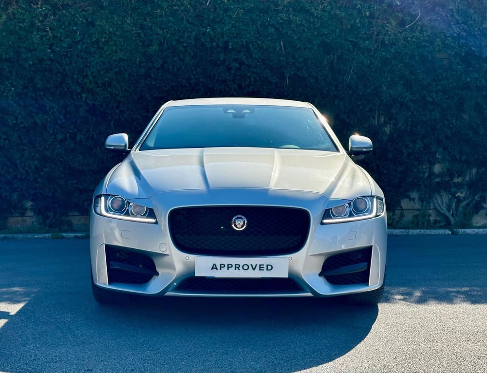 Jaguar XF usata a Bari (8)