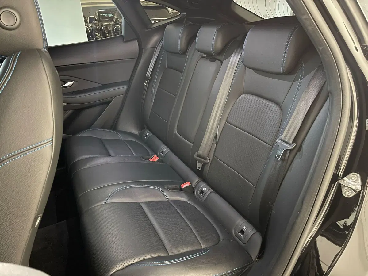 Jaguar E-Pace usata a Milano (19)