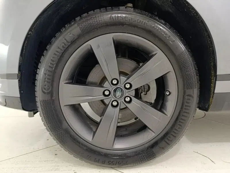Land Rover Range Rover Velar usata a Pesaro-Urbino (9)