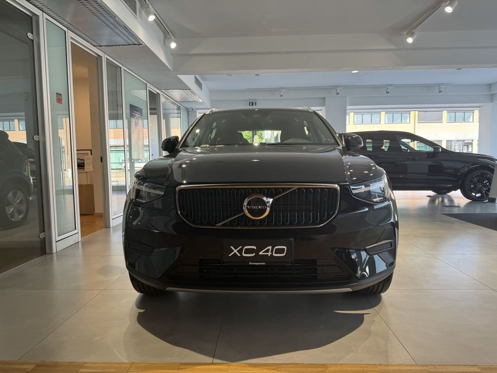 Volvo XC40 nuova a Forlì-Cesena (2)