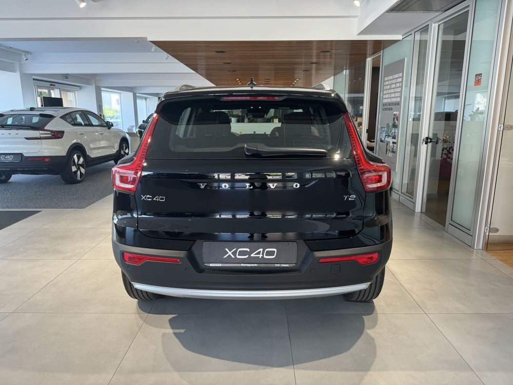 Volvo XC40 nuova a Forlì-Cesena (4)