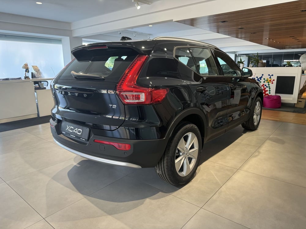 Volvo XC40 nuova a Forlì-Cesena (5)