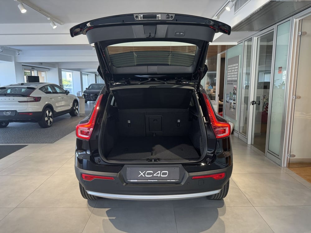 Volvo XC40 nuova a Forlì-Cesena (7)