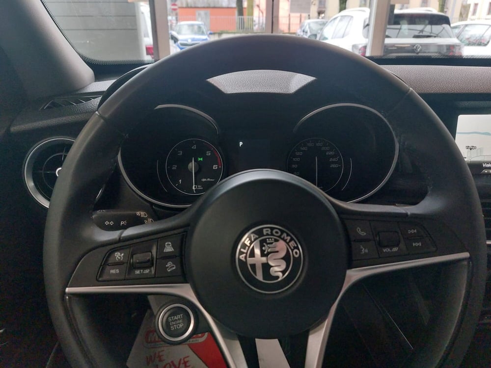 Alfa Romeo Stelvio usata a Firenze (15)