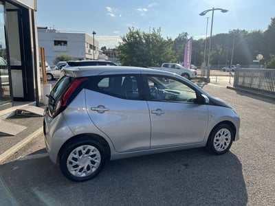 Toyota Aygo Connect 1.0 VVT-i 72 CV 5 porte x-play del 2021 usata a Corropoli