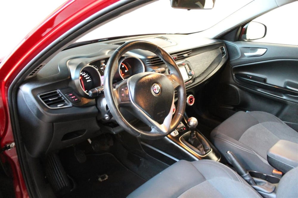 Alfa Romeo Giulietta usata a Udine (10)