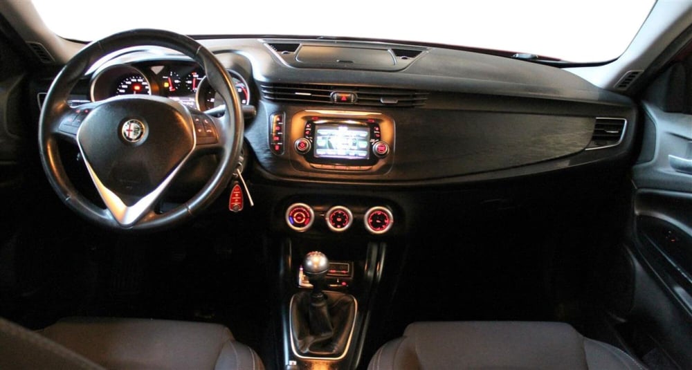 Alfa Romeo Giulietta usata a Udine (11)