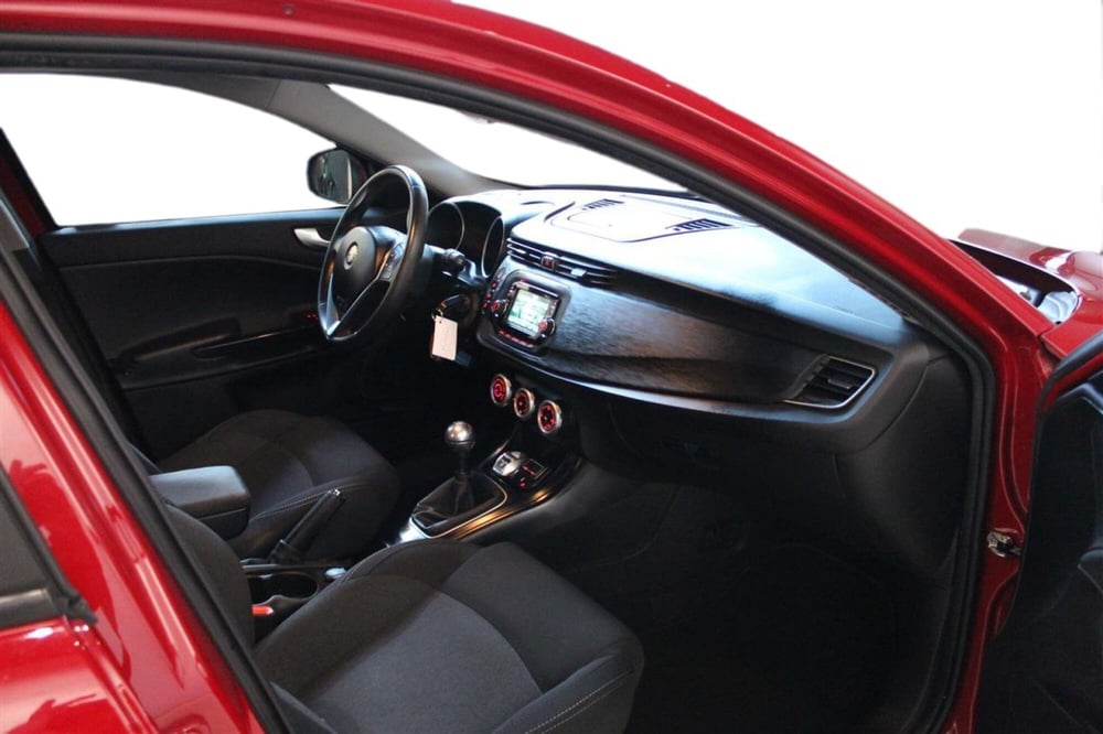 Alfa Romeo Giulietta usata a Udine (12)