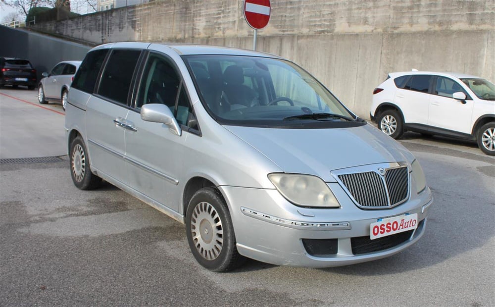 Lancia Phedra usata a Udine (2)