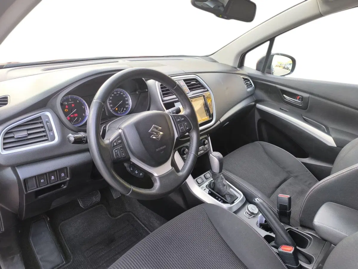 Suzuki S-Cross usata a Udine (9)