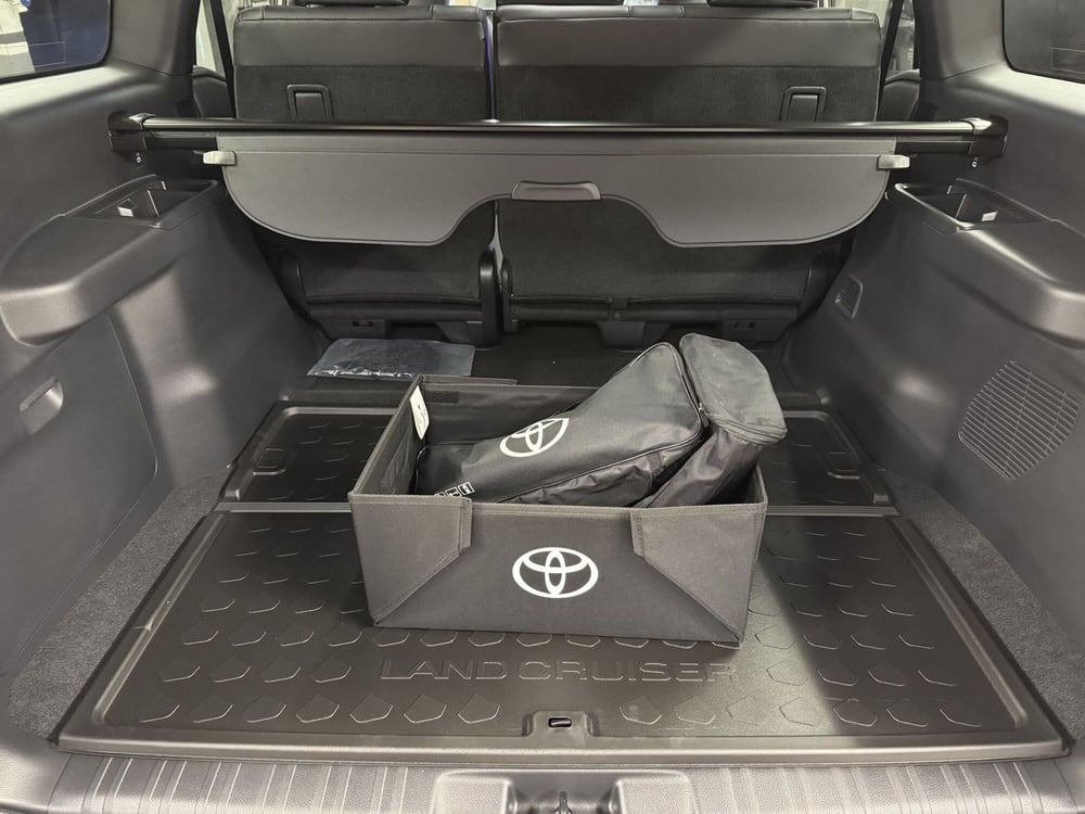 Toyota Land Cruiser nuova a Como (10)