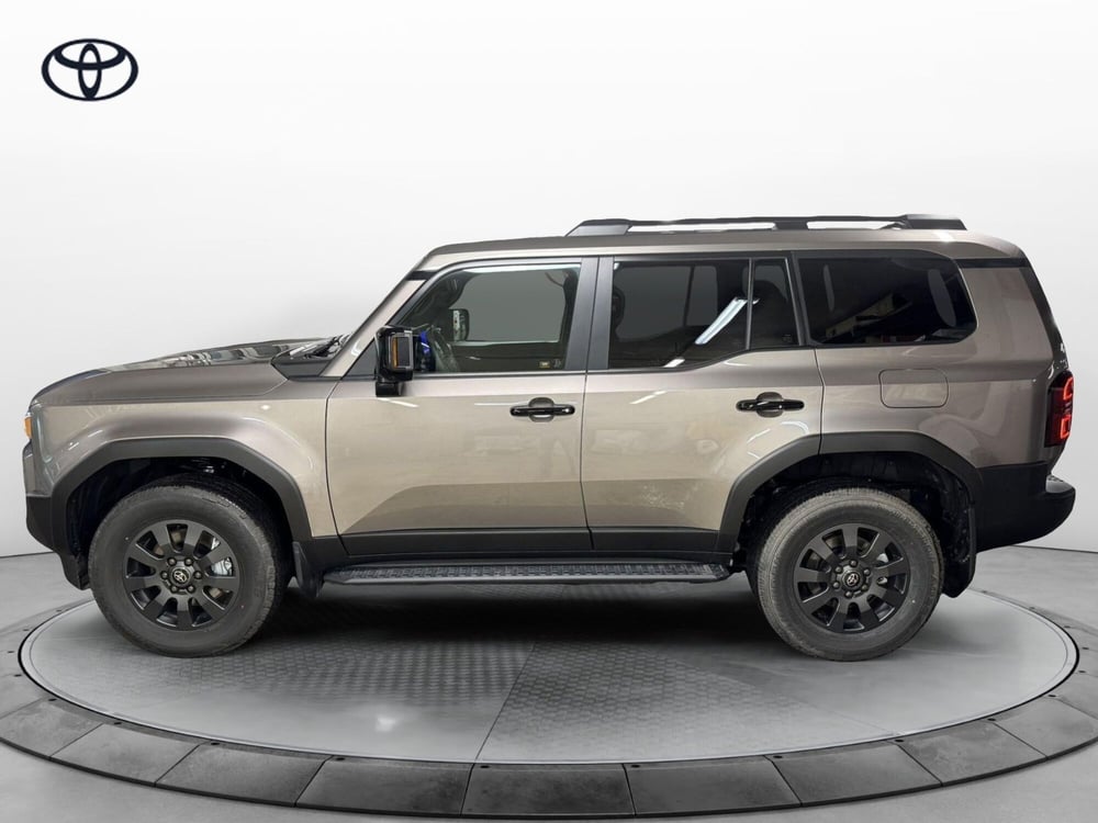 Toyota Land Cruiser nuova a Como (3)