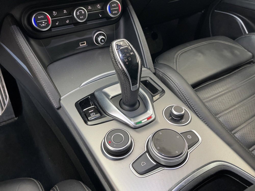 Alfa Romeo Stelvio usata a Torino (15)