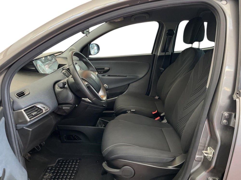 Lancia Ypsilon usata a Torino (10)