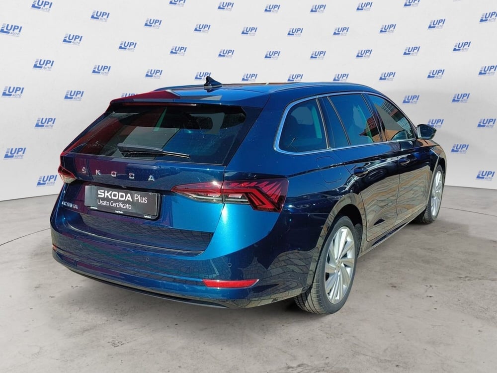 Skoda Octavia Station Wagon nuova a Prato (4)