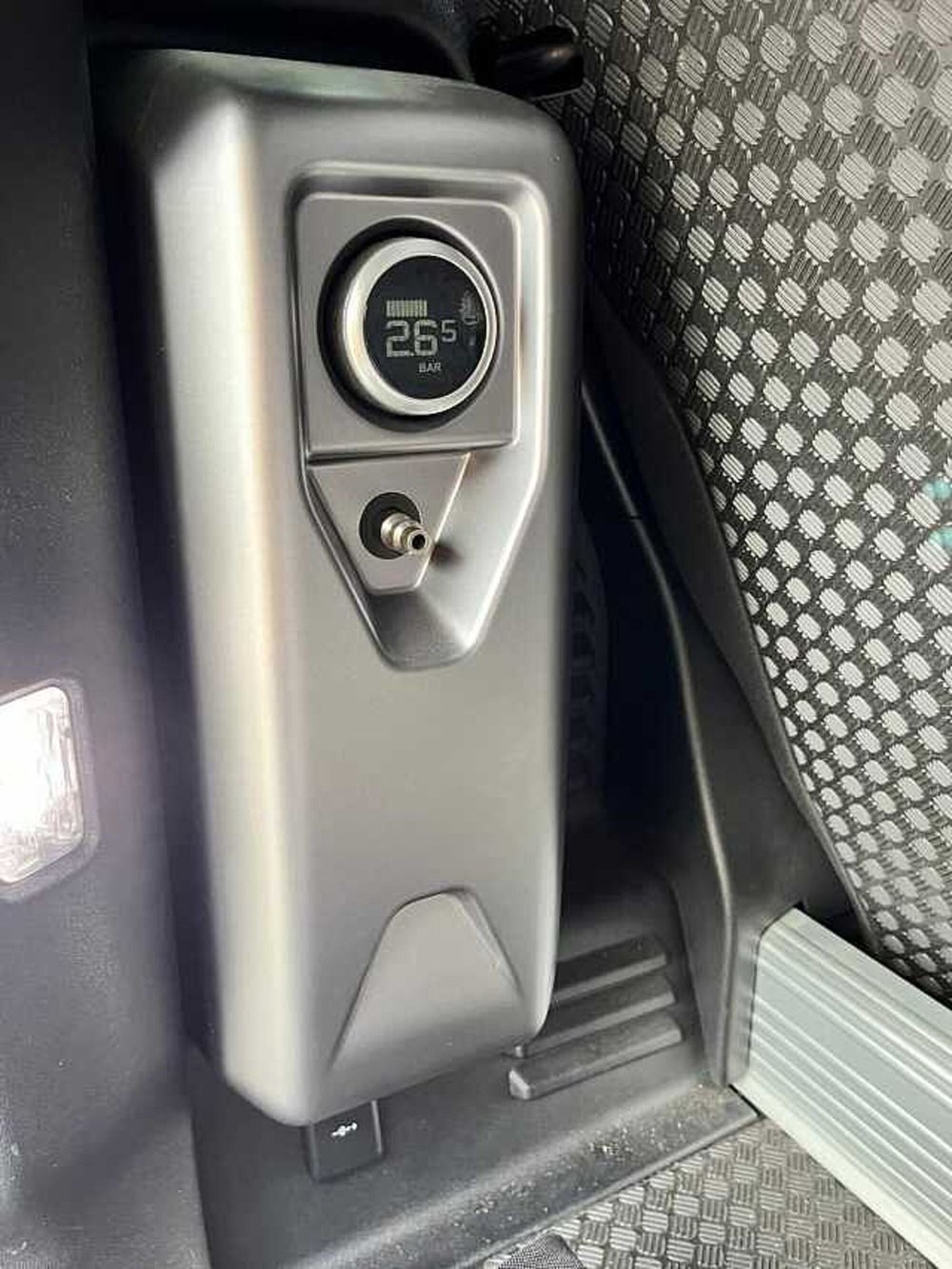 Land Rover Defender usata a Roma (15)