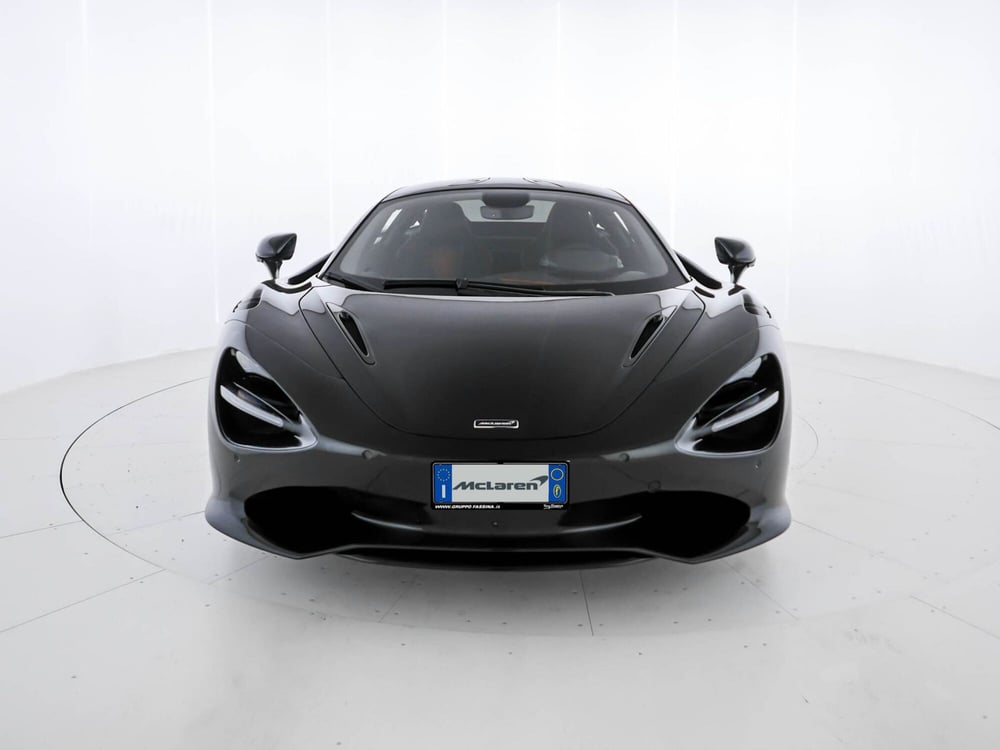 McLaren 750S Coupé nuova a Milano (2)