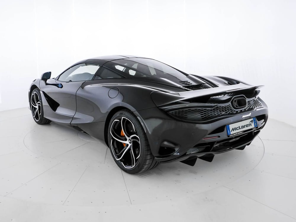 McLaren 750S Coupé nuova a Milano (4)