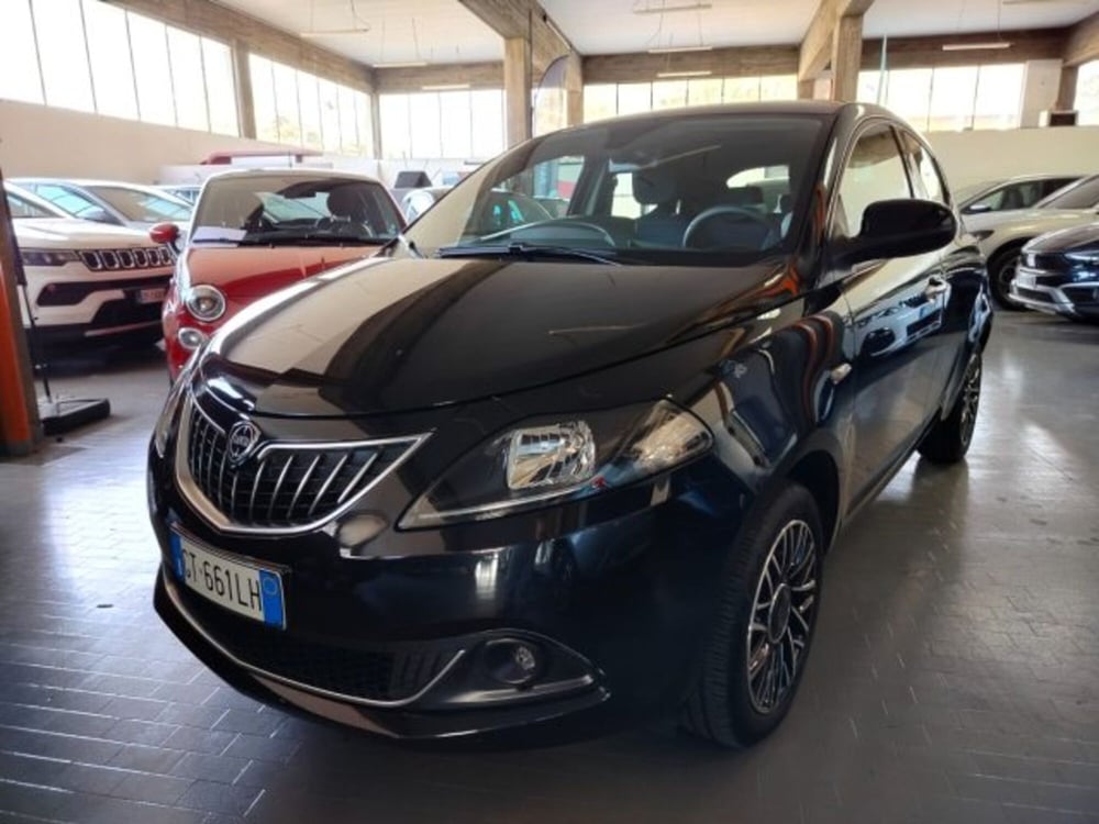 Lancia Ypsilon usata a Forlì-Cesena