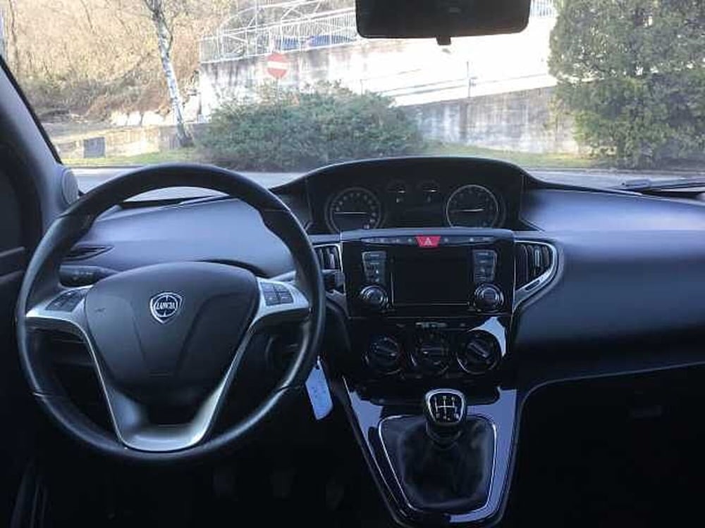 Lancia Ypsilon usata a Varese (12)