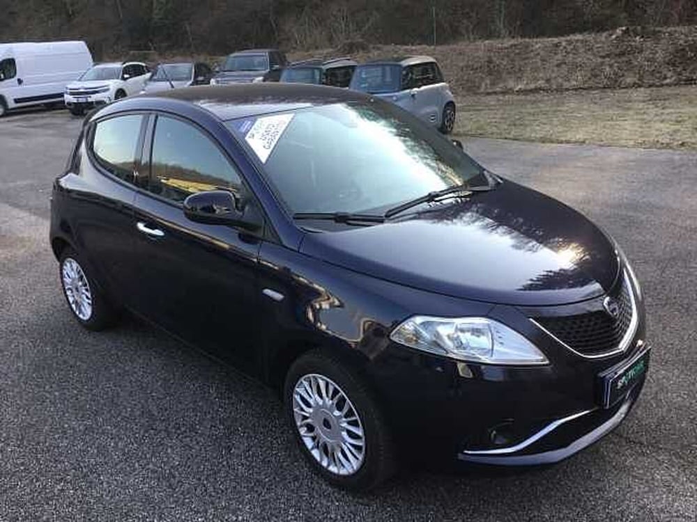 Lancia Ypsilon usata a Varese (3)