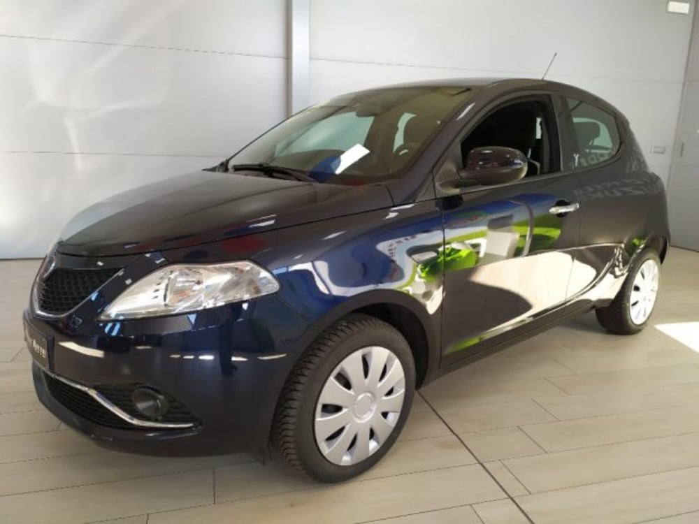 Lancia Ypsilon usata a Trieste