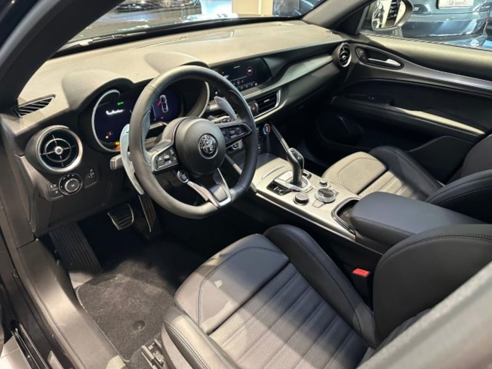 Alfa Romeo Stelvio nuova a Bologna (10)