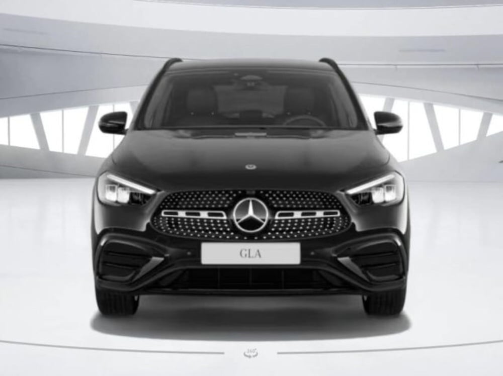 Mercedes-Benz GLA SUV nuova a Verona (3)