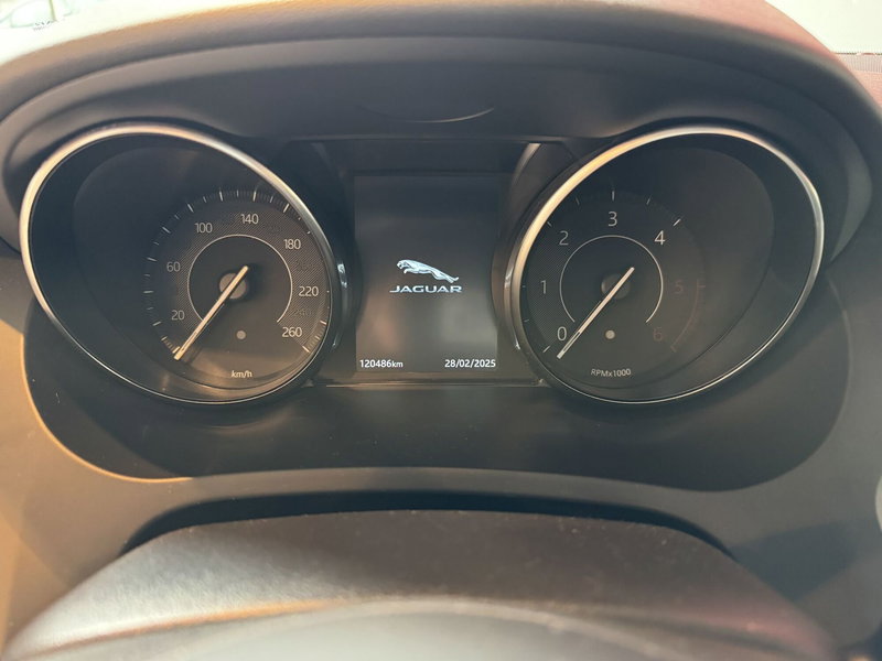 Jaguar E-Pace usata a Pistoia (12)