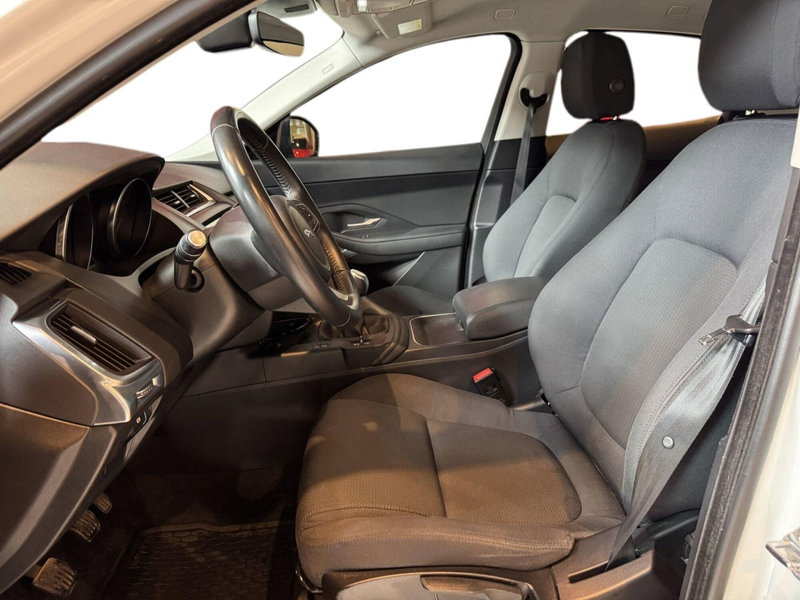 Jaguar E-Pace usata a Pistoia (15)