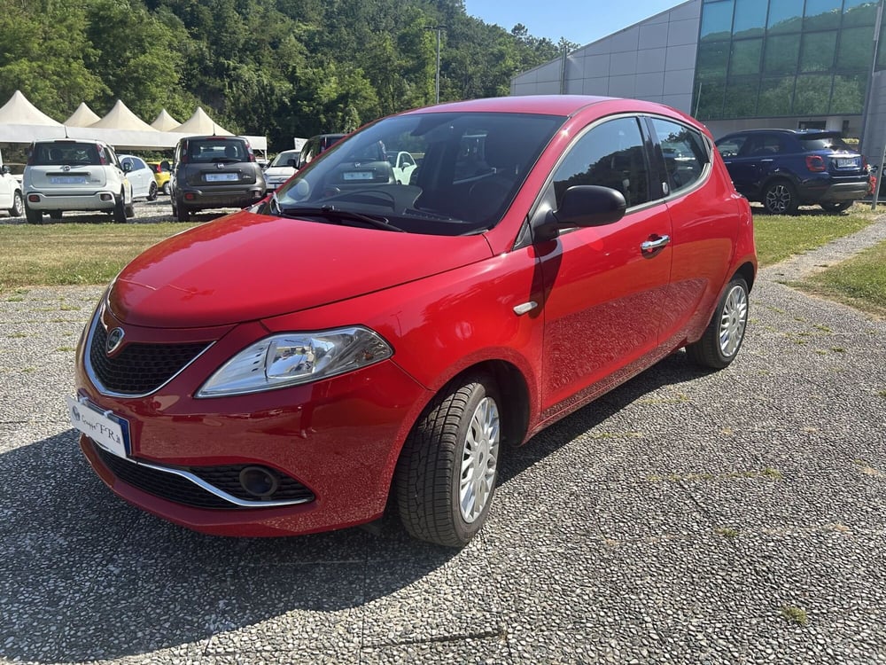 Lancia Ypsilon usata a La Spezia (3)