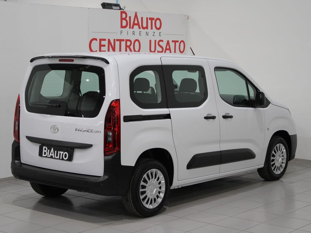 Toyota Proace City Verso nuova a Firenze (16)