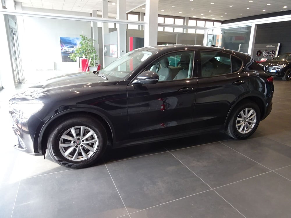 Alfa Romeo Stelvio usata a Lucca (2)