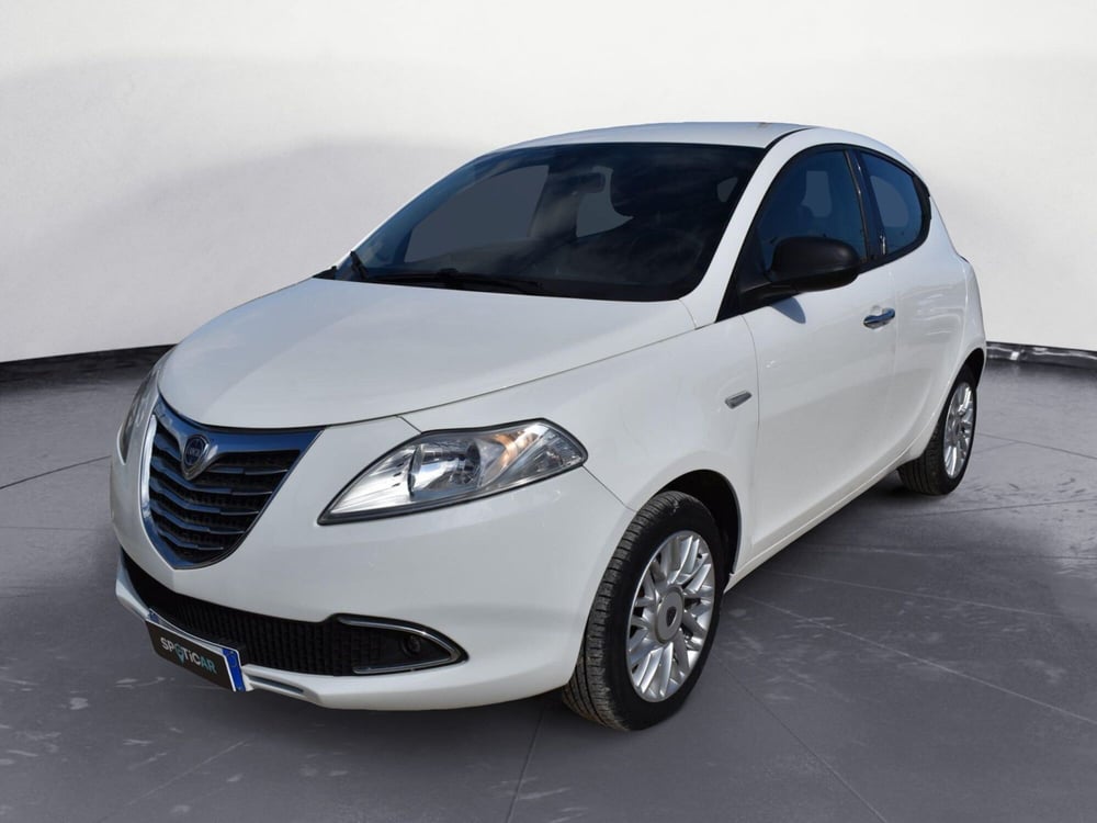 Lancia Ypsilon usata a Catania